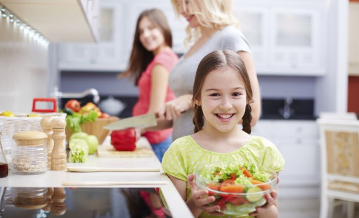 Bambini e cibo: 10 consigli su cosa mangiare d’estate